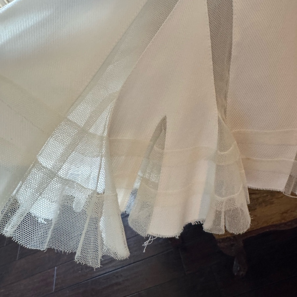 Chic White A-Line Skirt with Floral Detail - Picture 8 of 8